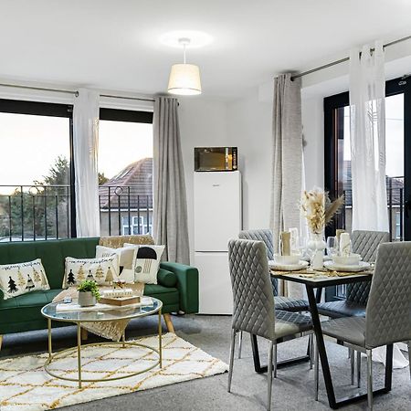 One And Two Bed Apartments Slough Near Heathrow Colnbrook Eksteriør billede