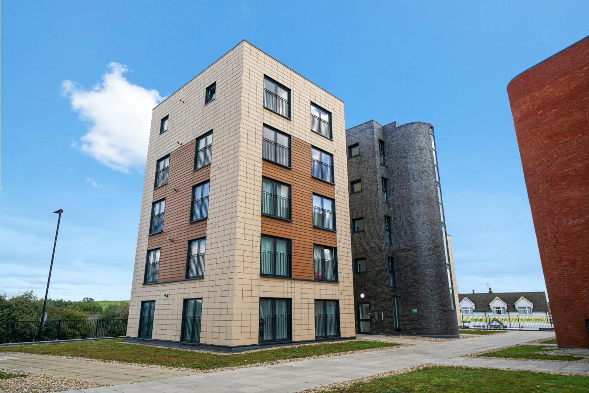 One And Two Bed Apartments Slough Near Heathrow Colnbrook Eksteriør billede
