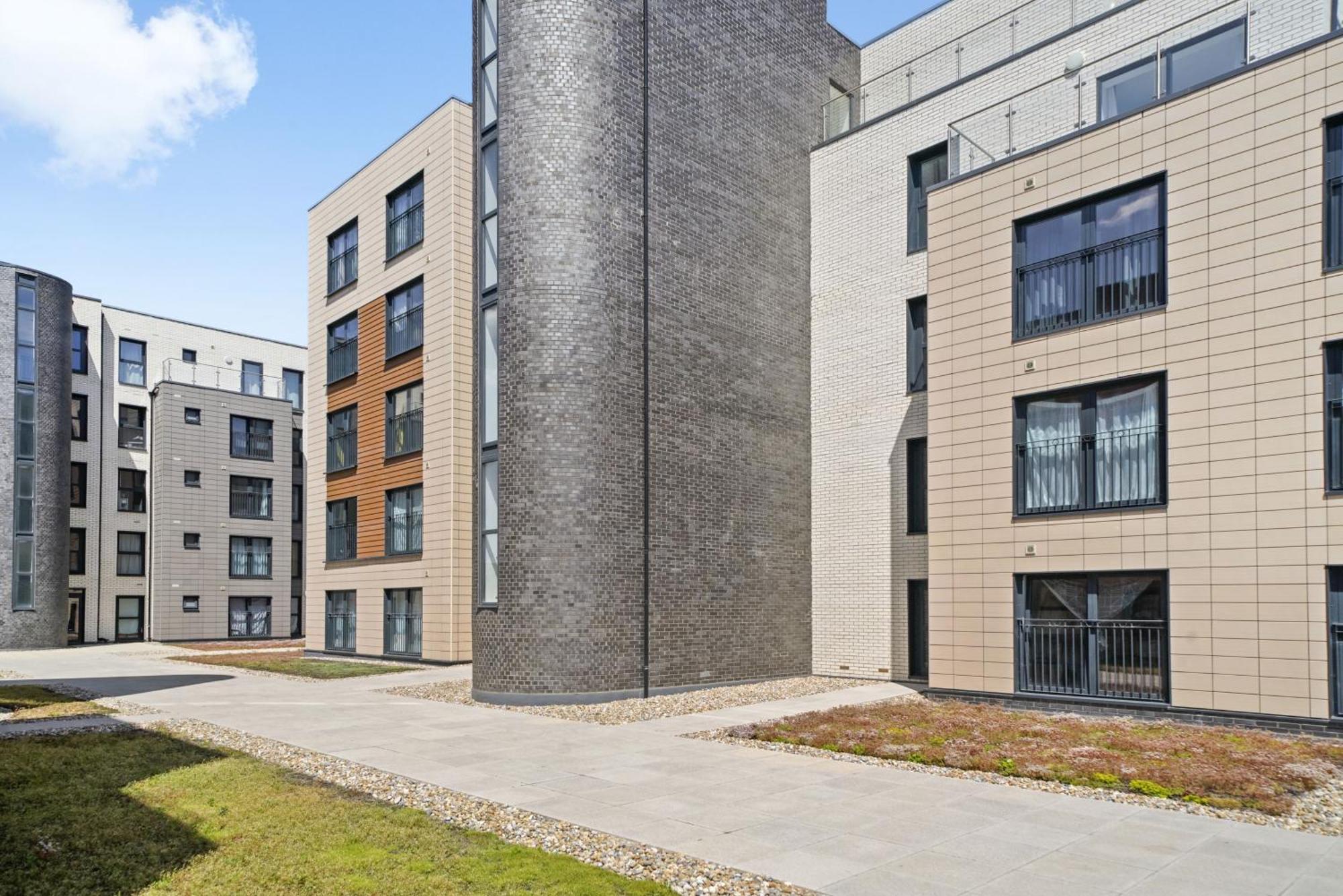 One And Two Bed Apartments Slough Near Heathrow Colnbrook Eksteriør billede