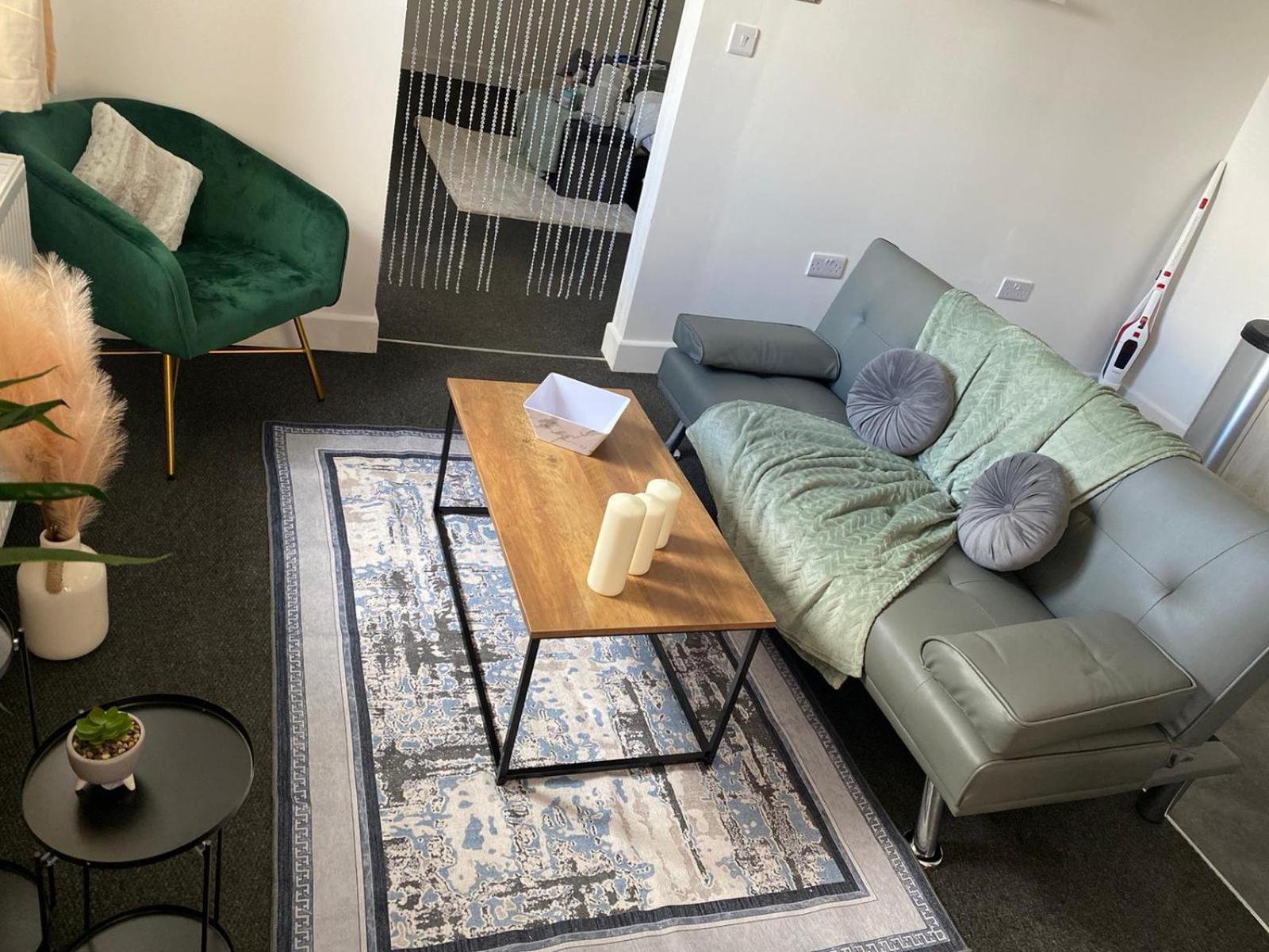 One And Two Bed Apartments Slough Near Heathrow Colnbrook Eksteriør billede