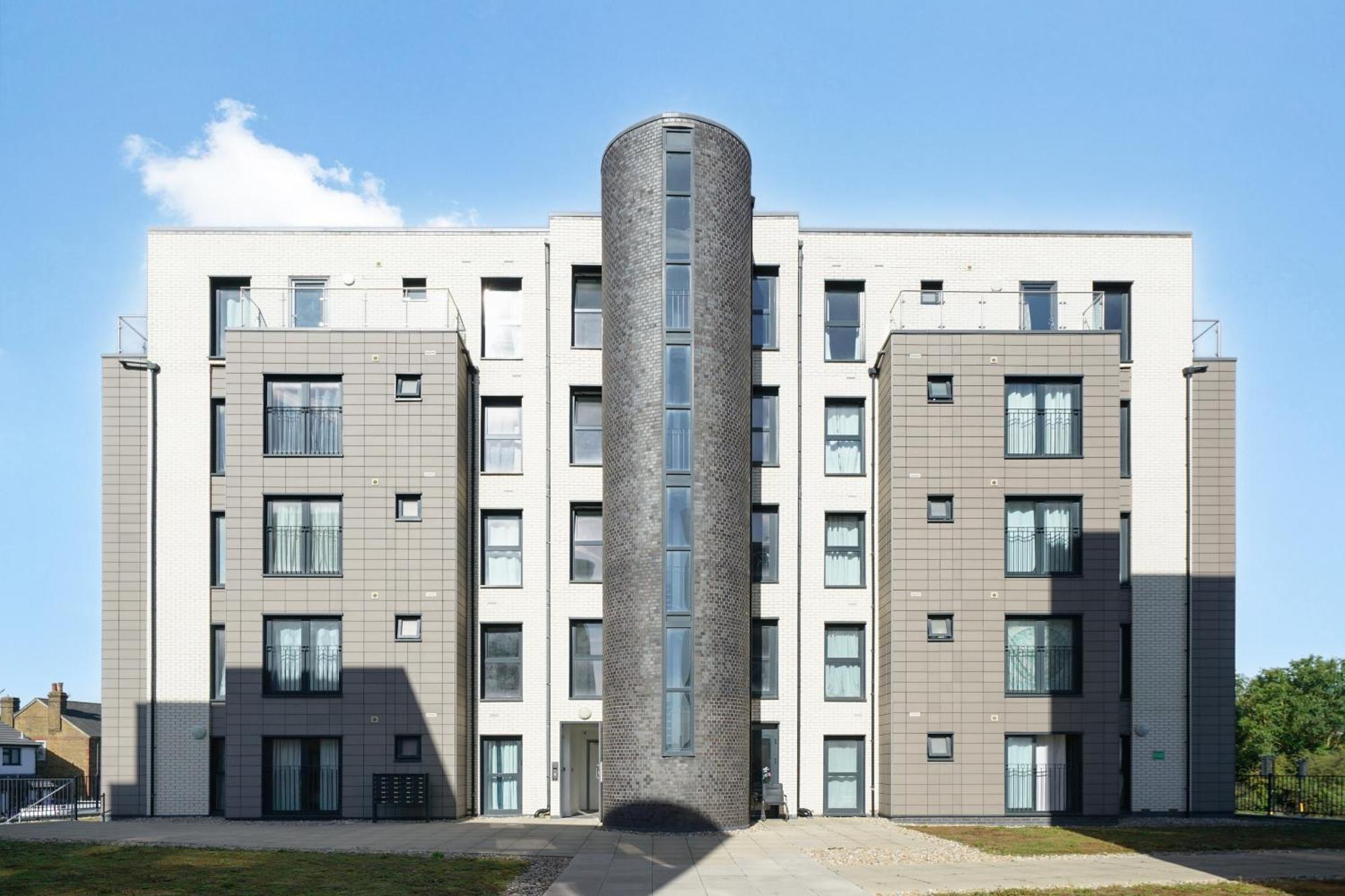 One And Two Bed Apartments Slough Near Heathrow Colnbrook Eksteriør billede