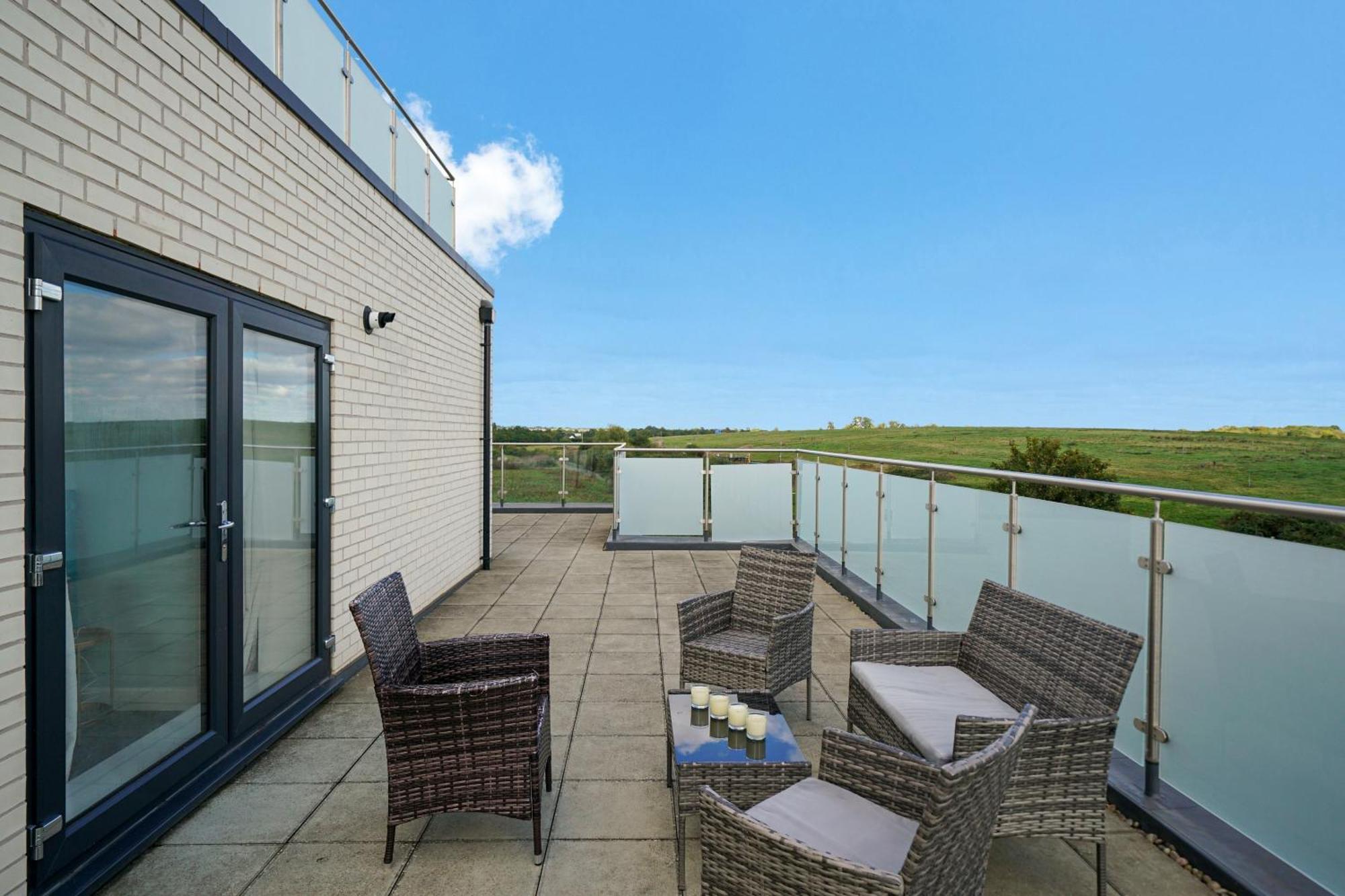 One And Two Bed Apartments Slough Near Heathrow Colnbrook Eksteriør billede