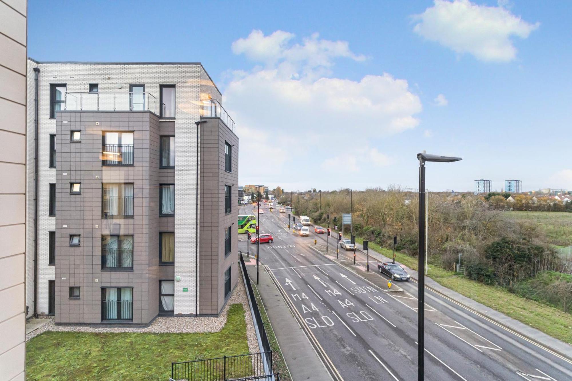 One And Two Bed Apartments Slough Near Heathrow Colnbrook Eksteriør billede
